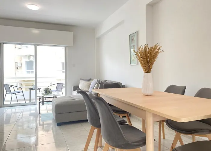 Phaedrus Living Down Town Flat Nestoras 301 Apartmán