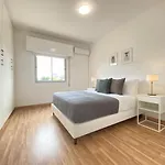 Apartment Phaedrus Living Down Town Flat Nestoras 301 *